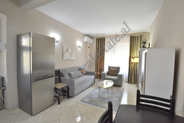 Apartament me qira ne rrugen Skenderbej&nbsp;ne Tirane.
Apartamenti ndodhet ne katin e 4rt te nje p